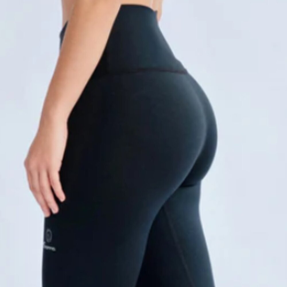 Grama Leggings Women’s Set (Top&Bottom) Black. - Picture 5 of 17